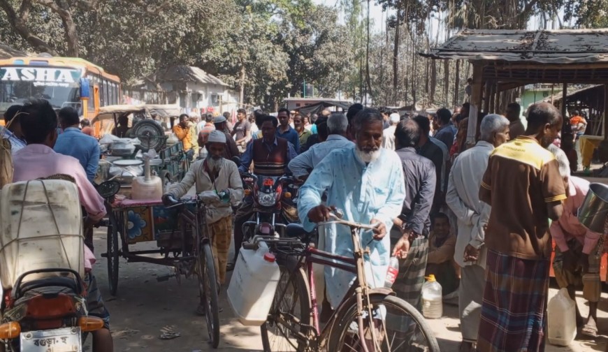 বগুড়ায় এক ঘণ্টার দুধের বাজার