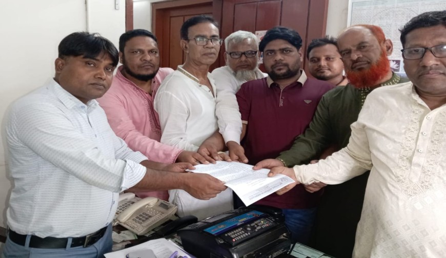 মানিকগঞ্জে খুচরা সার বিক্রেতা অ্যাসোসিয়েশনের স্মারকলিপি প্রদান