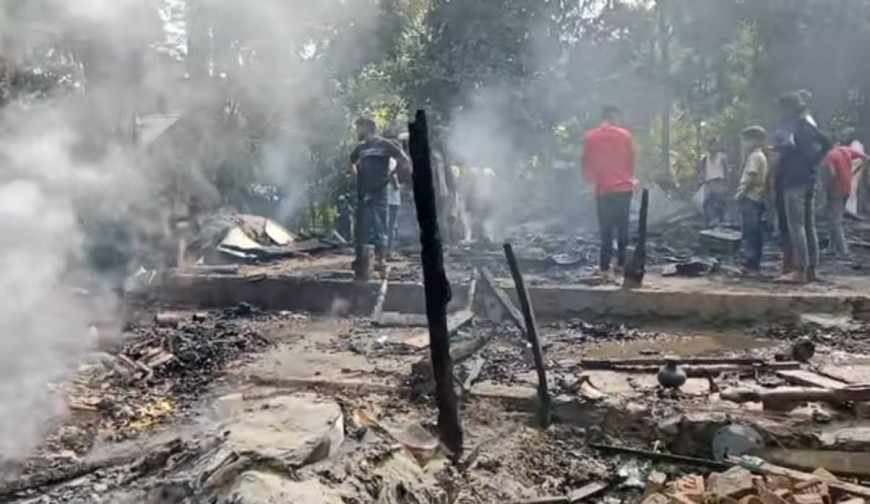 বাউফলে মাদকাসক্ত ছেলের দেয়া আগুনে পুড়ল বসতঘর