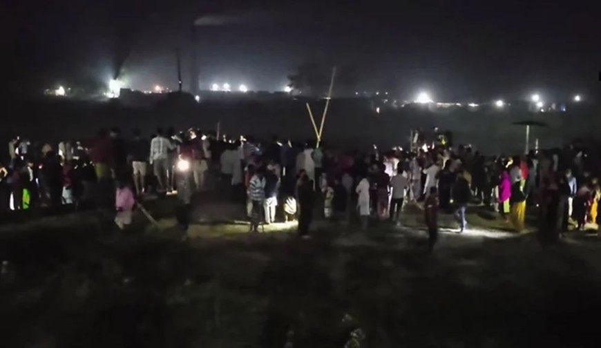 ডাকাতের গুলিতে আহত ৪, গণপিটুনিতে নিহত ২