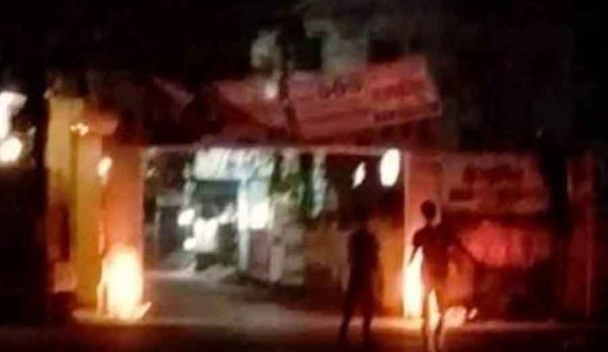 নারায়ণগঞ্জে এনসিপির তোরণে দুর্বৃত্তদের আগুন