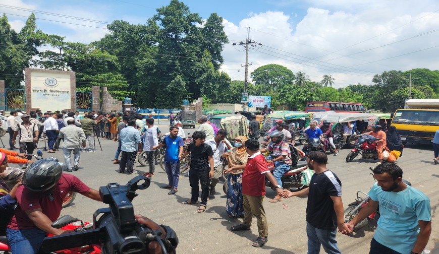 নূরের ওপর হামলার প্রতিবাদে রাজশাহীতে সড়ক অবরোধ, জাপা নিষিদ্ধের দাবি