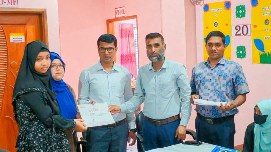 শেরপুরে ব্র্যাকের প্রশিক্ষণ শেষে কিশোরীদের মাঝে সনদপত্র বিতরণ