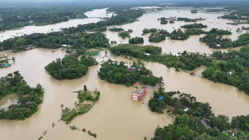 টানা বর্ষণে খাগড়াছড়িতে পাহাড়ধসের আশঙ্কা, জনজীবন স্থবির